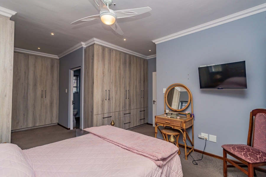 2 Bedroom Property for Sale in Heiderand Western Cape